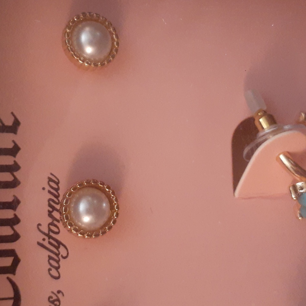 JUICY COUTURE 3 SETS OF EARRINGS - Picture 4 of 6